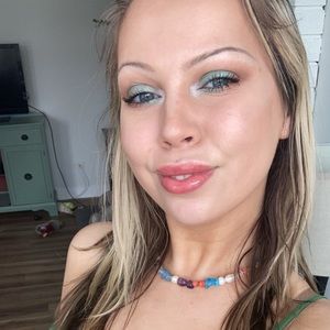 Meet your Posher, Madi